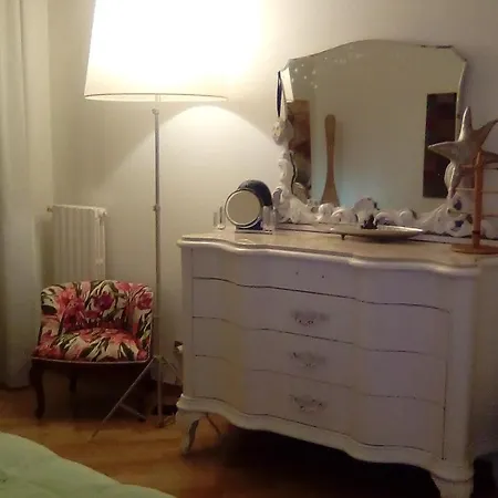 City House Central Homestay